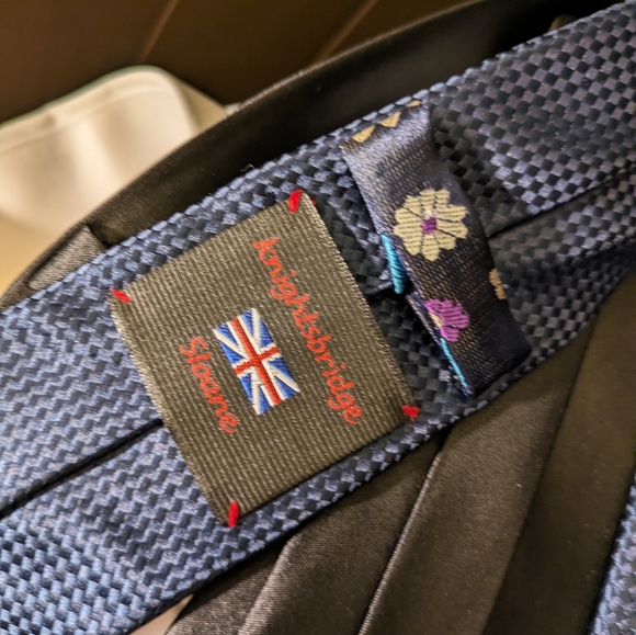 "Great deal"   Suit jacket ,pants, shirt, ties and pocket squares. - Picture 12 of 15